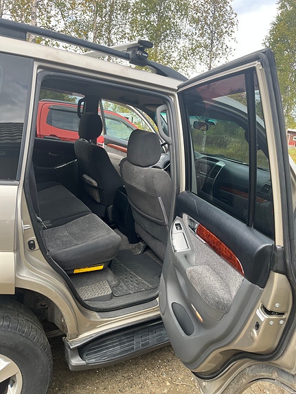Toyota Land Cruiser 9 of 19