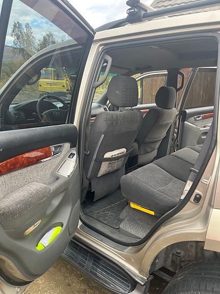 Toyota Land Cruiser 12 of 19