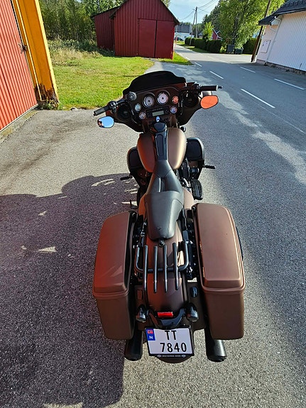 Harley-Davidson FLHX Street Glide 4 of 10