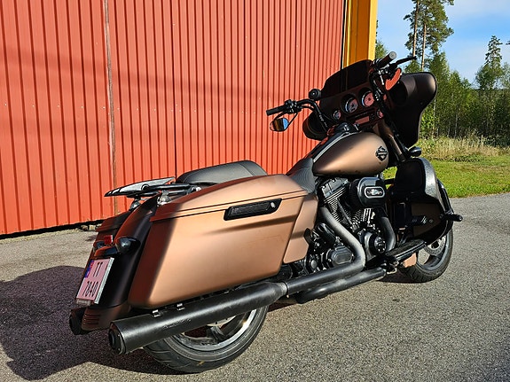 Harley-Davidson FLHX Street Glide 7 of 10
