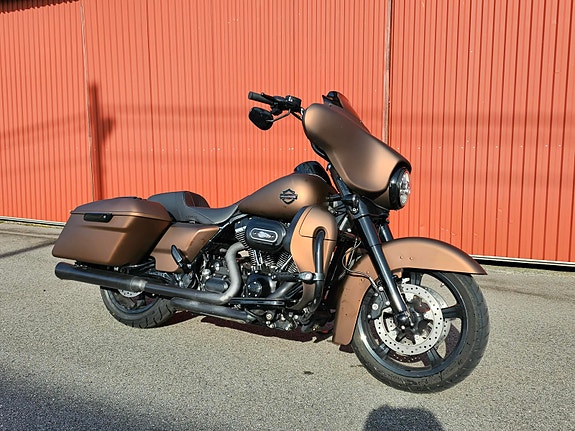Harley-Davidson FLHX Street Glide 5 of 10