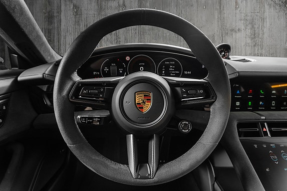 Porsche Taycan GTS 19 of 30