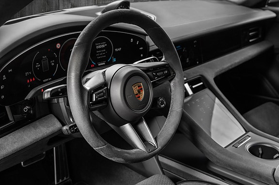 Porsche Taycan GTS 15 of 30