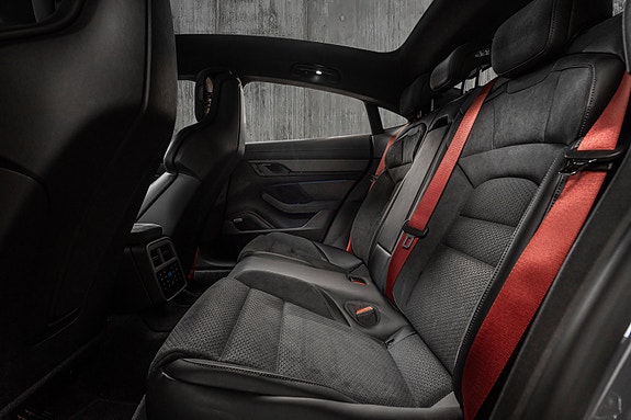 Porsche Taycan GTS 17 of 30