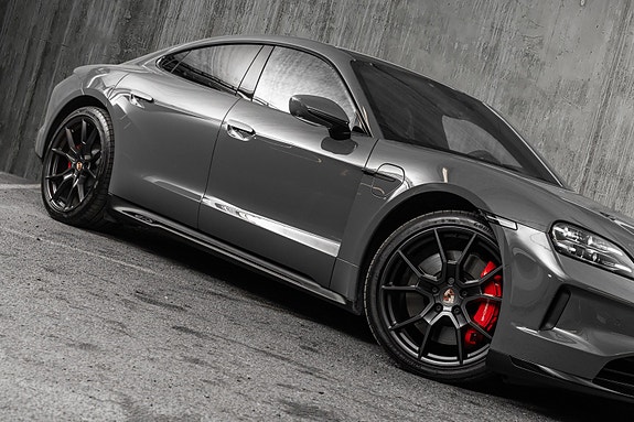 Porsche Taycan GTS 13 of 30