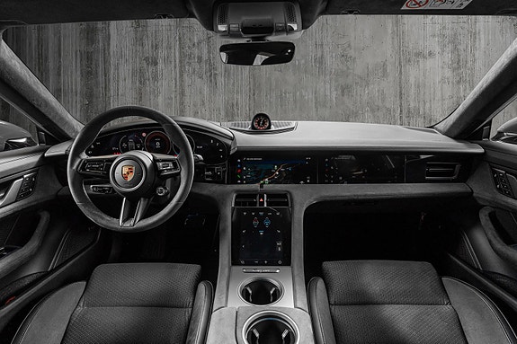 Porsche Taycan GTS 18 of 30