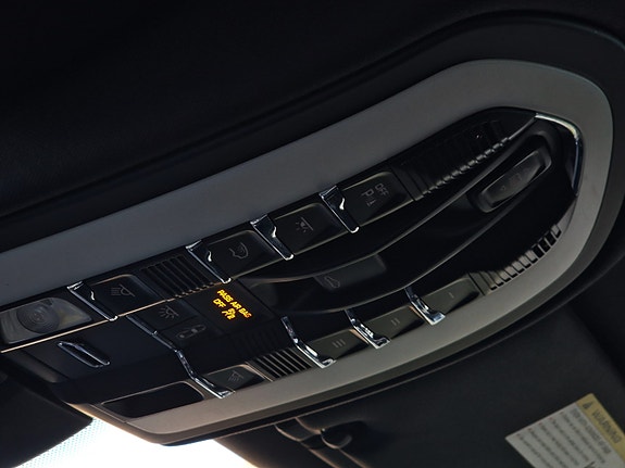 Porsche Cayenne 22 of 24