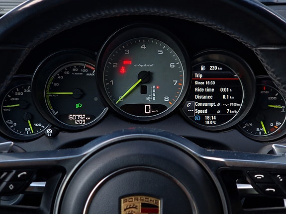 Porsche Cayenne 9 of 24