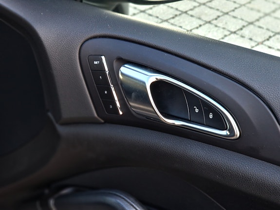 Porsche Cayenne 19 of 24