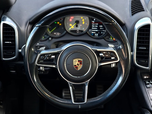 Porsche Cayenne 8 of 24