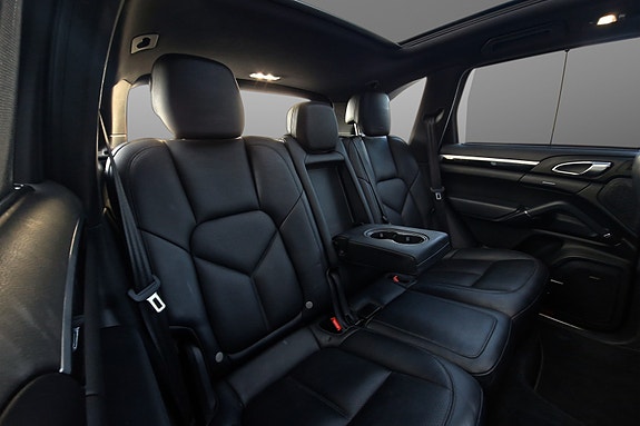 Porsche Cayenne 7 of 24