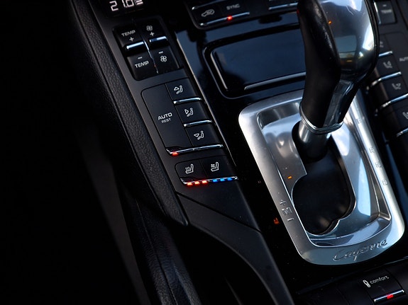 Porsche Cayenne 14 of 24