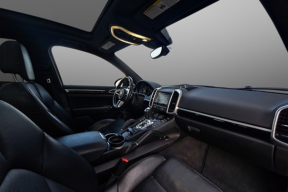 Porsche Cayenne 5 of 24
