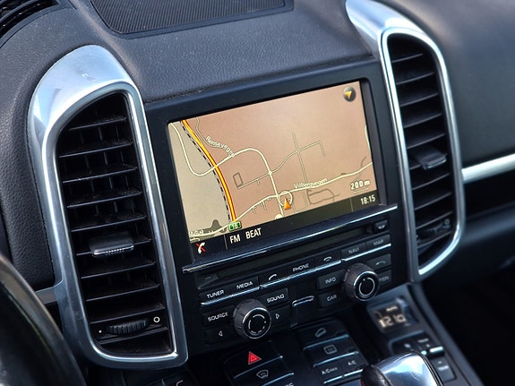 Porsche Cayenne 10 of 24