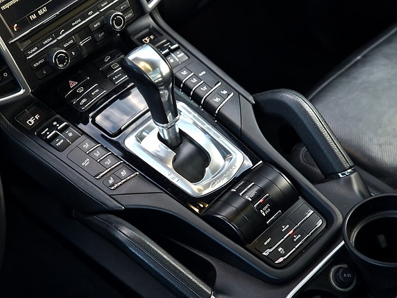 Porsche Cayenne 12 of 24