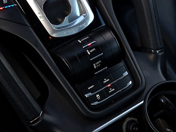 Porsche Cayenne 15 of 24