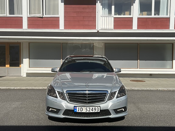 Mercedes-Benz E220 d 2 of 18
