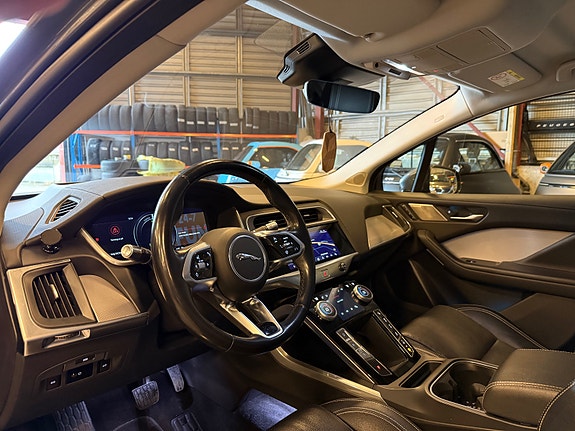 Jaguar I-PACE 22 of 30
