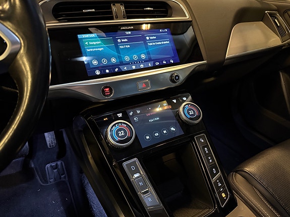 Jaguar I-PACE 15 of 30