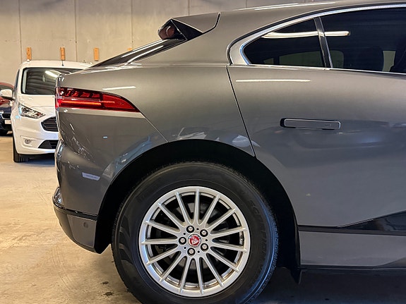 Jaguar I-PACE 6 of 30