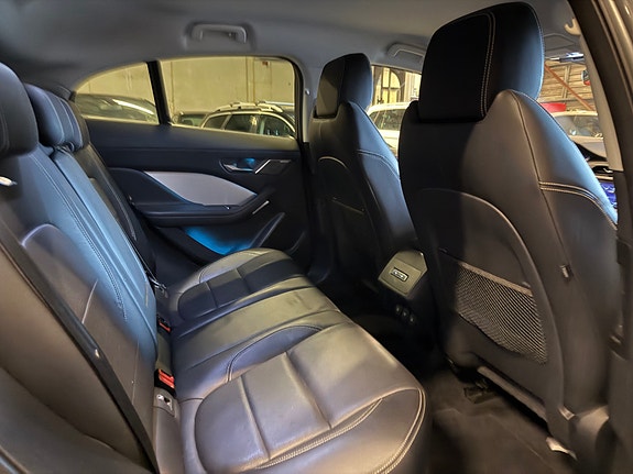 Jaguar I-PACE 27 of 30