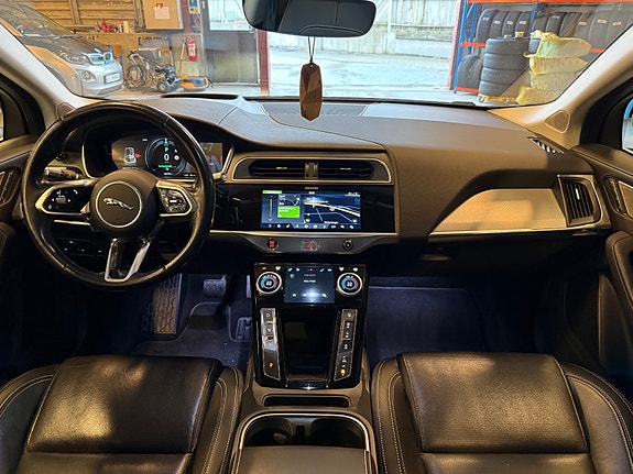 Jaguar I-PACE 28 of 30