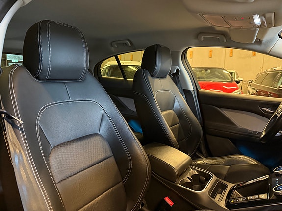 Jaguar I-PACE 30 of 30