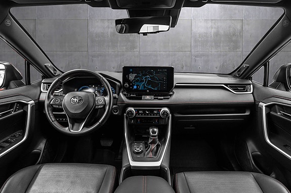 Toyota RAV4 Plug-in Hybrid 16 of 27