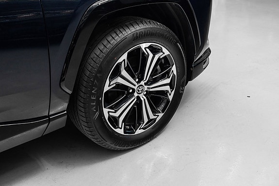 Toyota RAV4 Plug-in Hybrid 9 of 27