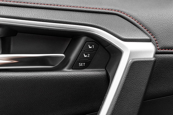 Toyota RAV4 Plug-in Hybrid 14 of 27