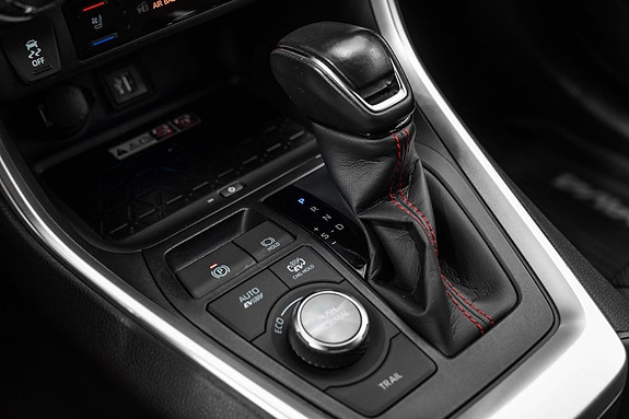 Toyota RAV4 Plug-in Hybrid 12 of 27