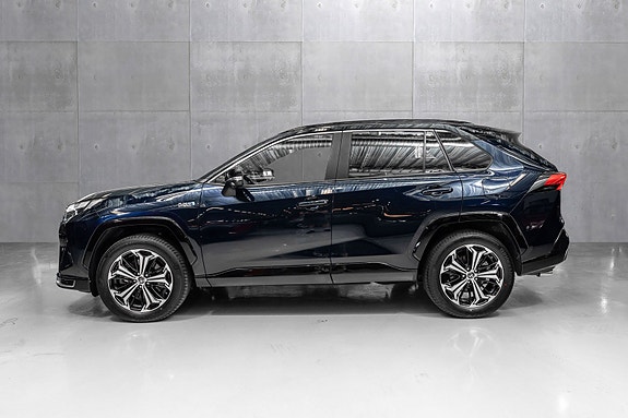 Toyota RAV4 Plug-in Hybrid 2 of 27
