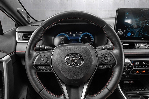 Toyota RAV4 Plug-in Hybrid 17 of 27