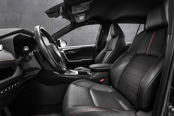 Toyota RAV4 Plug-in Hybrid 10 of 27