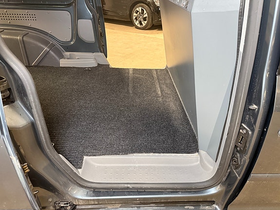 Volkswagen Caddy Maxi 23 of 30