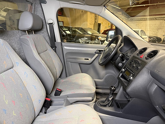 Volkswagen Caddy Maxi 28 of 30