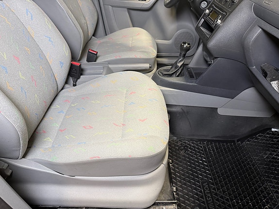 Volkswagen Caddy Maxi 27 of 30