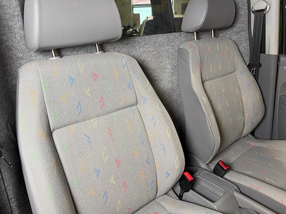 Volkswagen Caddy Maxi 29 of 30