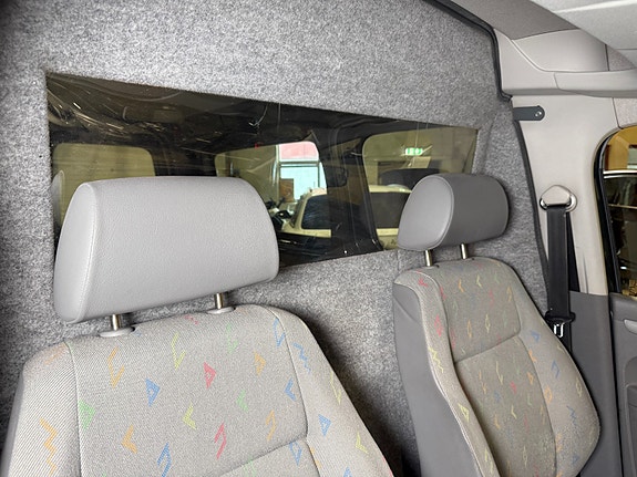 Volkswagen Caddy Maxi 30 of 30