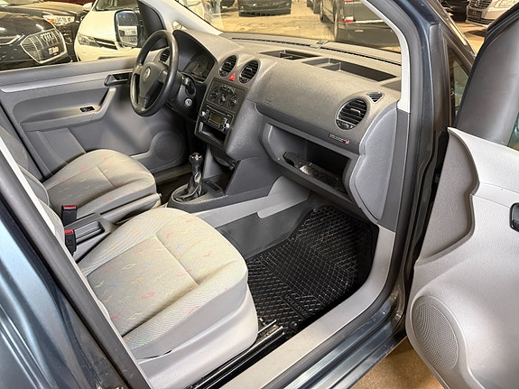 Volkswagen Caddy Maxi 26 of 30