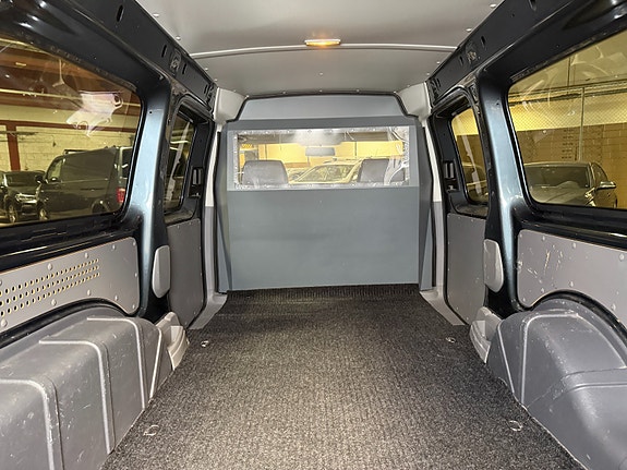Volkswagen Caddy Maxi 19 of 30