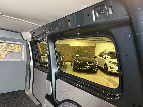 Volkswagen Caddy Maxi 21 of 30