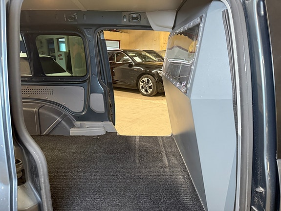 Volkswagen Caddy Maxi 24 of 30