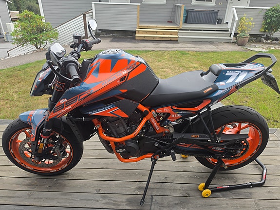 KTM 890 Duke R 6 of 10