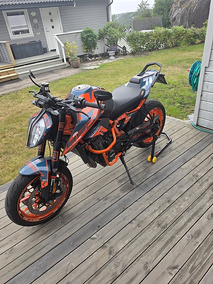 KTM 890 Duke R 2 of 10
