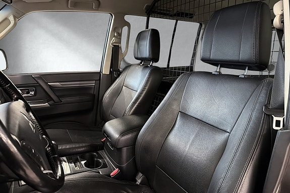 Mitsubishi Pajero 14 of 30