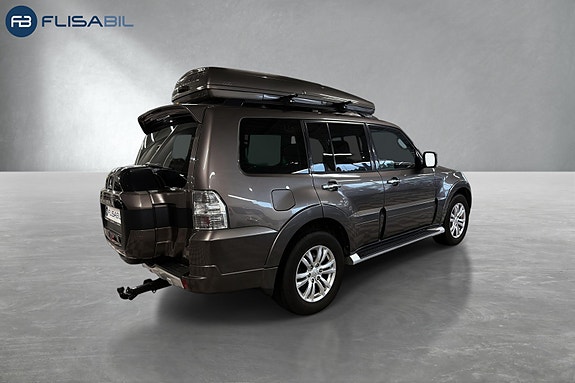 Mitsubishi Pajero 8 of 30
