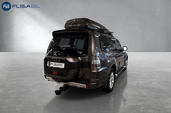 Mitsubishi Pajero 7 of 30