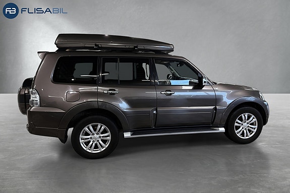 Mitsubishi Pajero 9 of 30