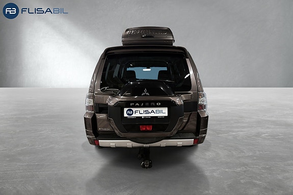 Mitsubishi Pajero 6 of 30
